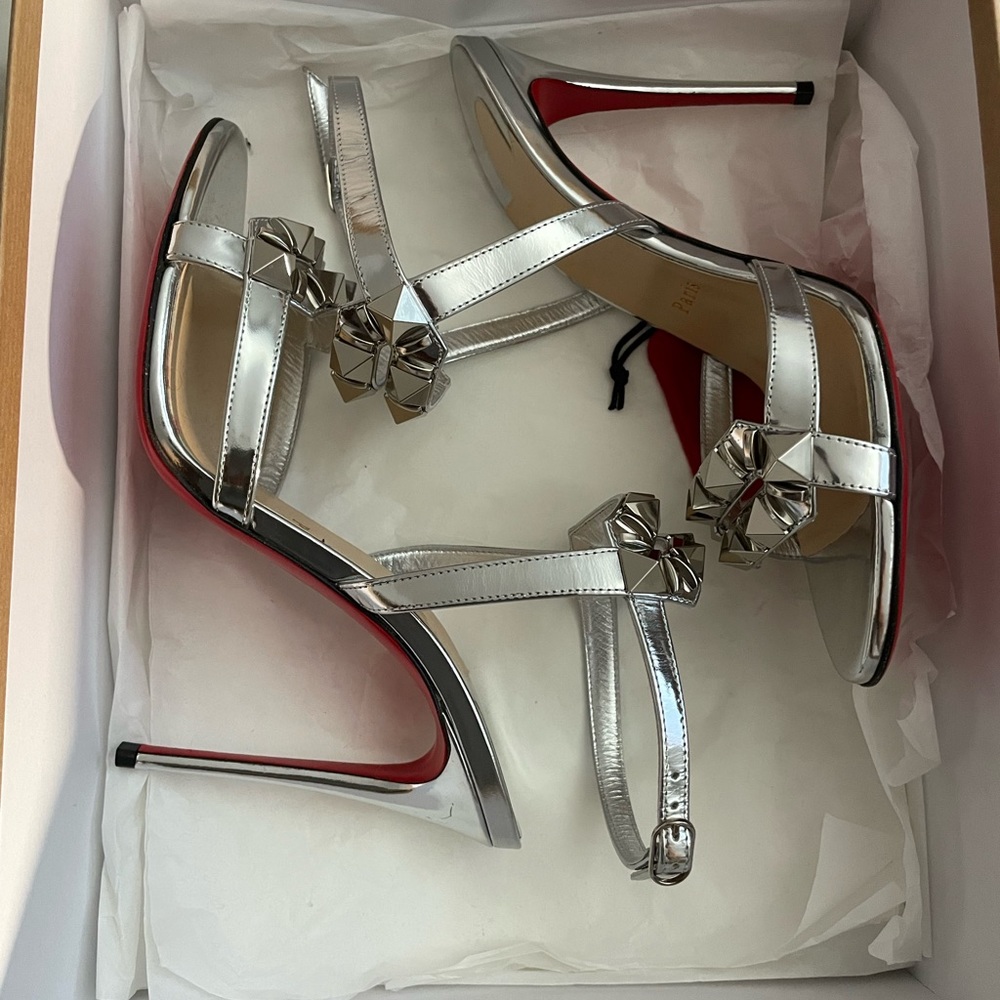 Brand new never worn Christian Louboutin heels